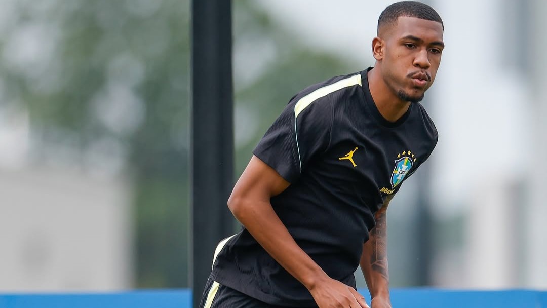Rayan foi registrado em foto durante o treino da Seleção Brasileira na preparação para o segundo jogo na Copa do Mundo de 2026.