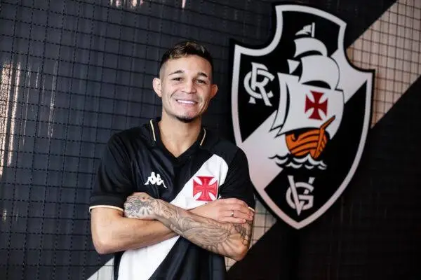 Vasco exalta Adson após grande atuação: 'Que grande noite. Você merece'