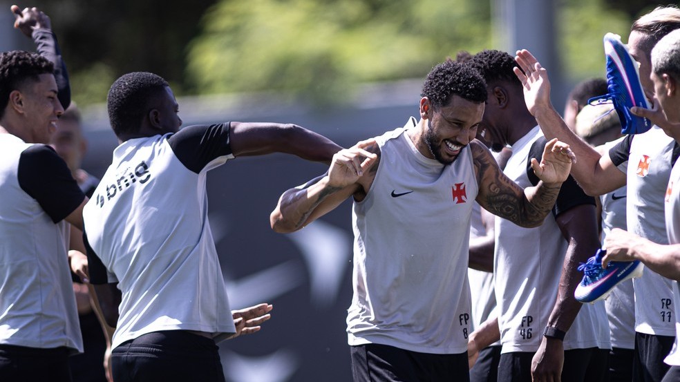 Jair completa 8 meses de recuperação após cirurgia no joelho e tem contrato renovado com o Vasco até 2026