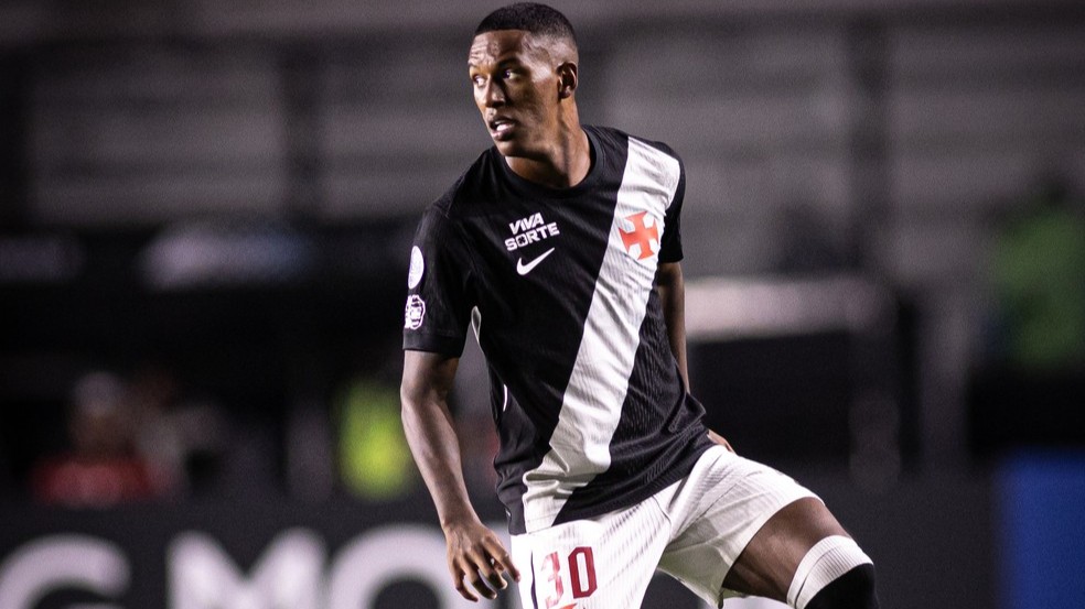 Robert Renan tem empréstimo estendido no Vasco até fim de 2026 com opção de compra