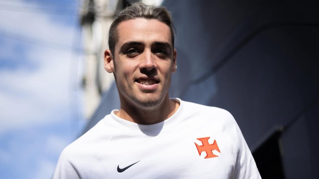 Elenco do Vasco chega a São Januário para partida importante