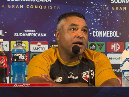 Vasco pode tentar Roger Machado caso não acerte com técnico estrangeiro