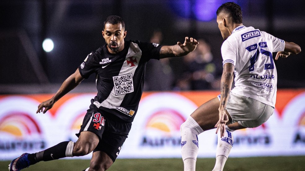 Paulo Henrique sofre entorse no tornozelo e desfalca o Vasco contra o Internacional