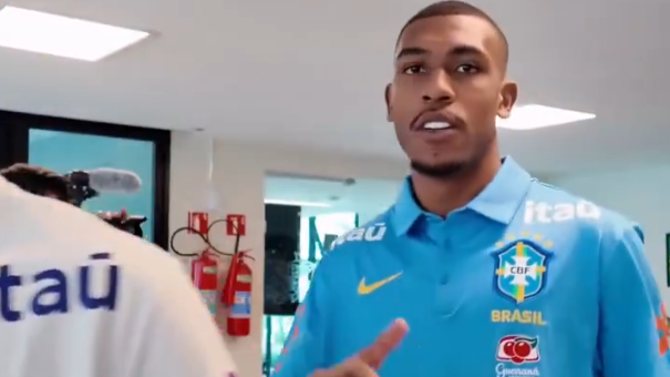 Rayan se apresenta à Seleção Brasileira na Granja Comary para Copa do Mundo