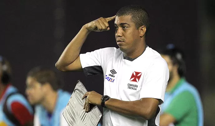 Marcelo Salles expulso: auxiliar do Vasco recebe cartão vermelho na Copa Sul-Americana