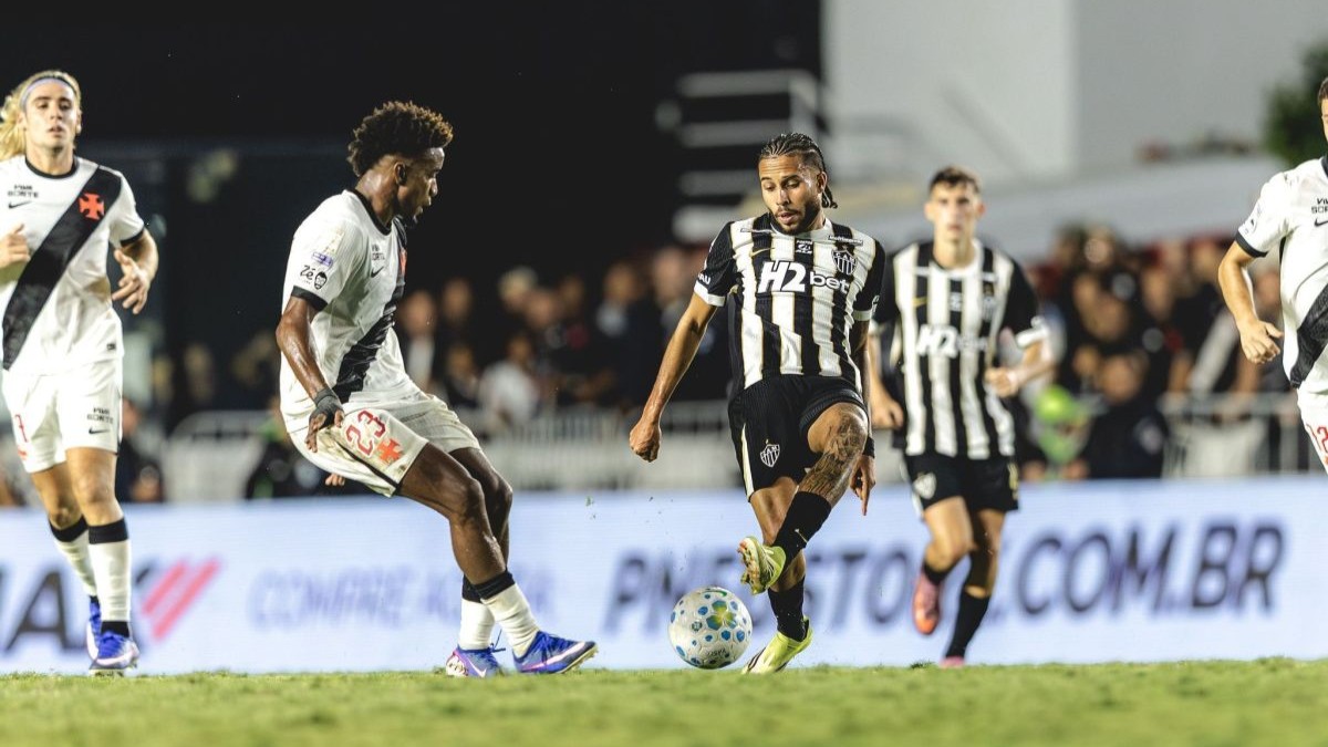 Vasco perde para Atlético-MG em São Januário e fica na zona de rebaixamento até julho