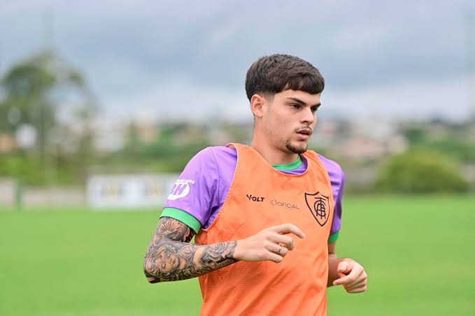Contrato do Lateral Paulinho com o Vasco é de 4 Anos