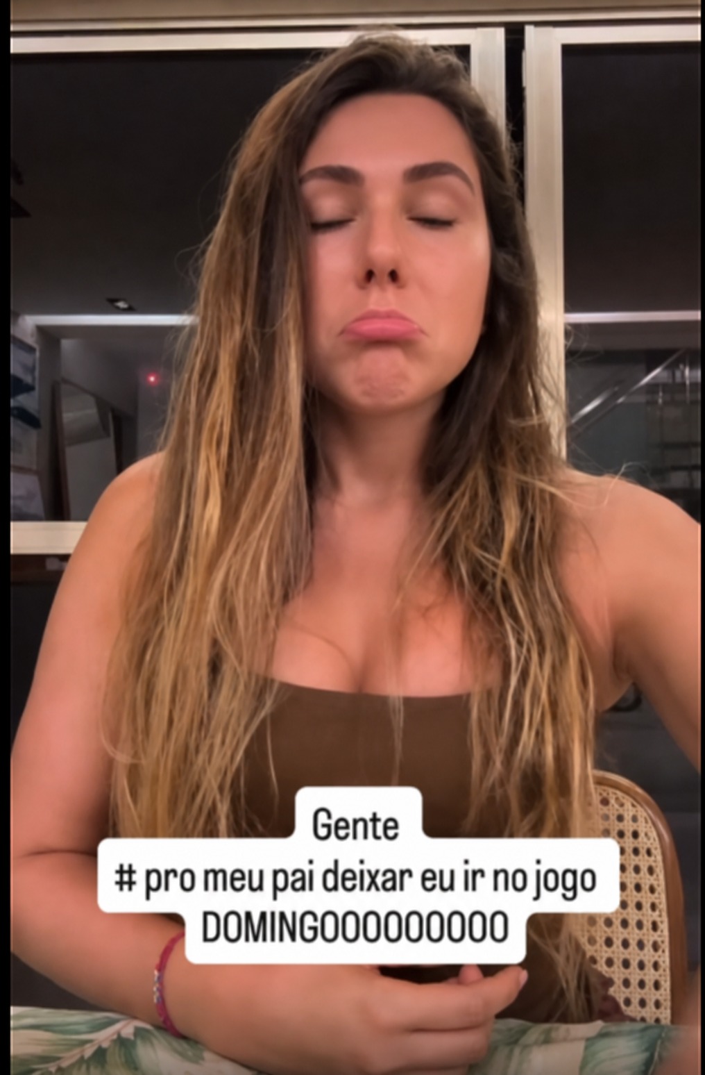Carol Portaluppi diz que gostaria de ir ao clássico e o pai, Renato Gaúcho, não deixa