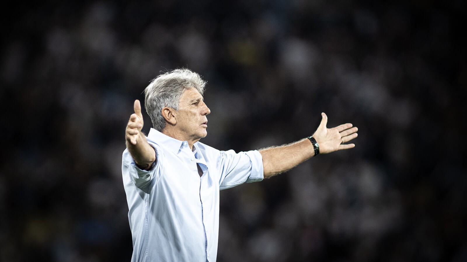 Renato Gaúcho é alvo de protestos da torcida do Vasco após derrota para o Bragantino