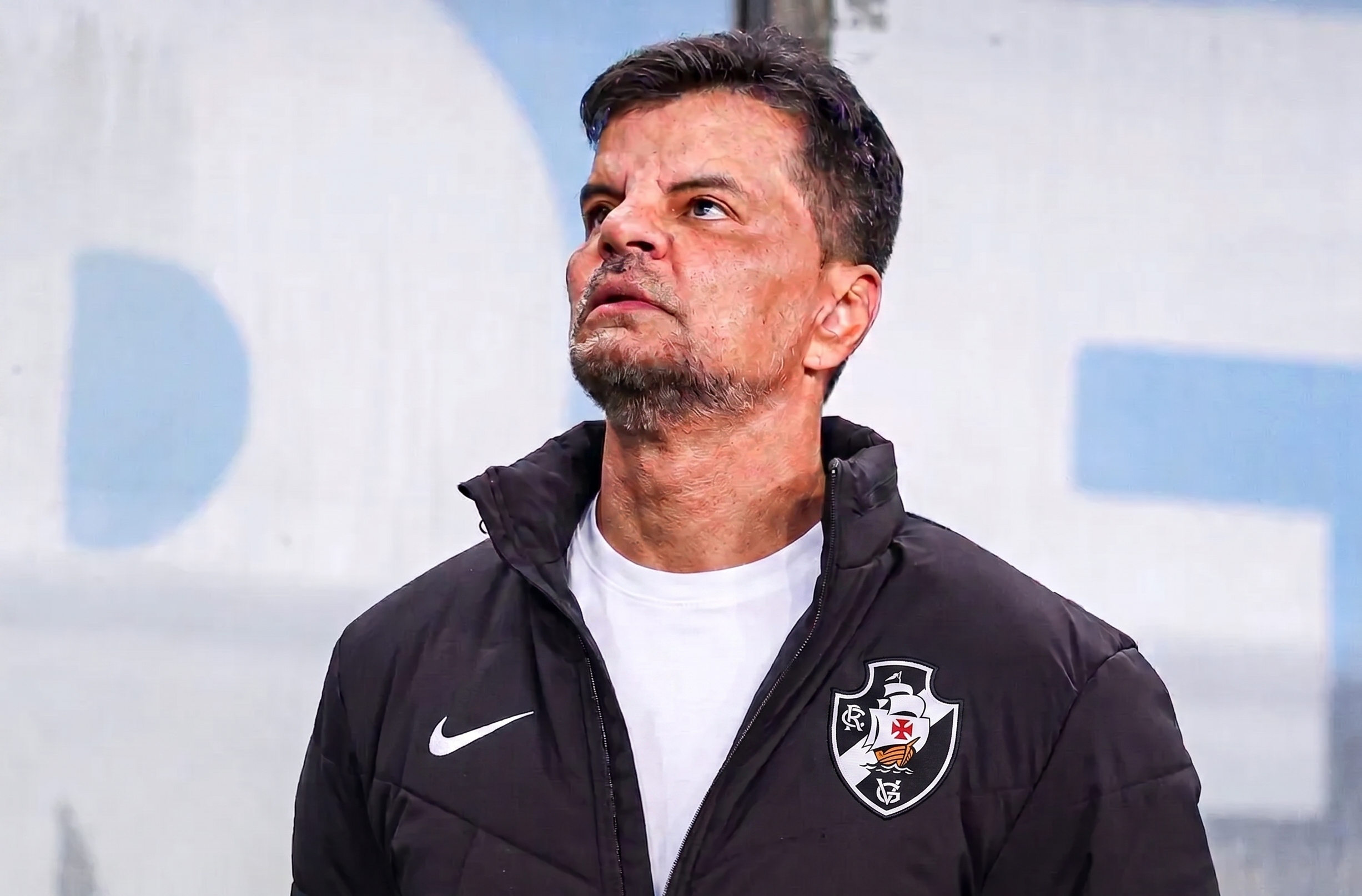 Alexandre Mendes destaca fator casa e evolução de Johan Rojas na vitória do Vasco