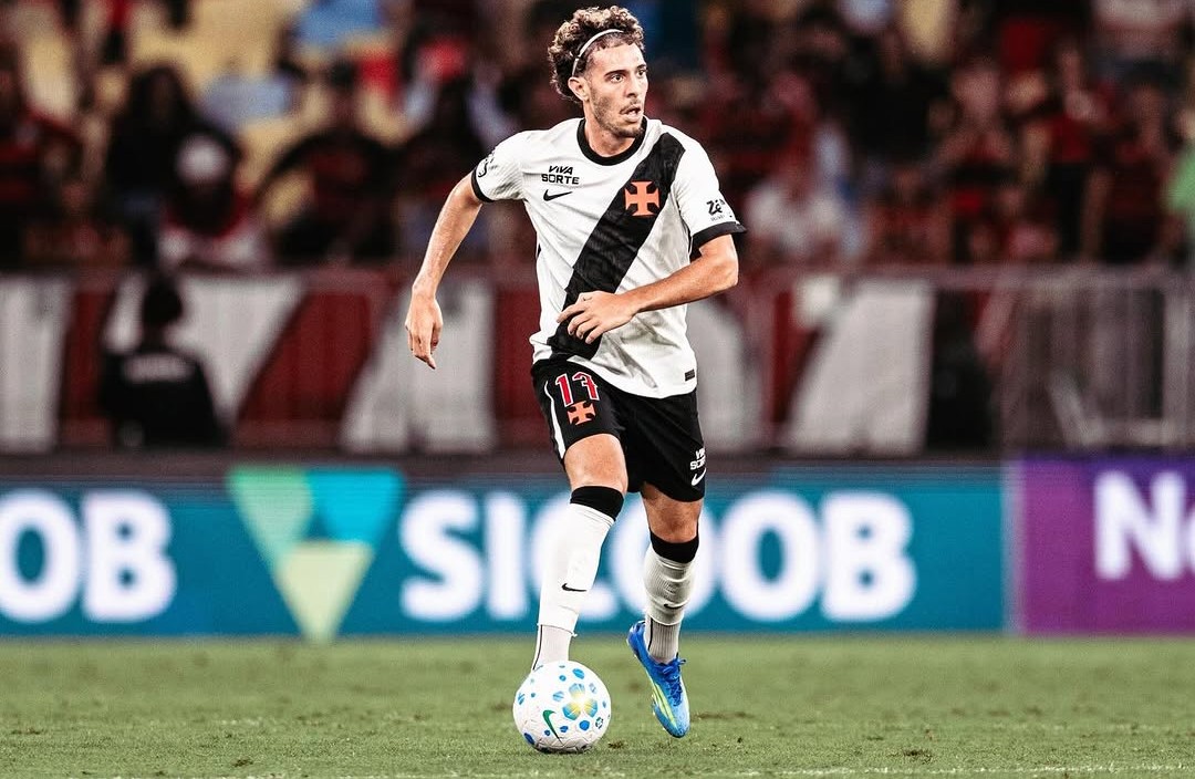 Nuno Moreira celebra empenho e assistência para o Vasco: 'Até o fim, como deve ser'